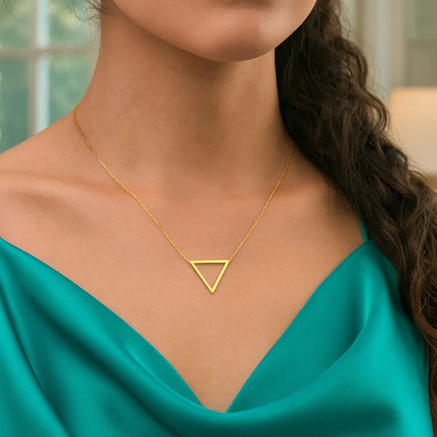 Halskette mit Delta-Symbol aus 14-karätigem Gelbgold