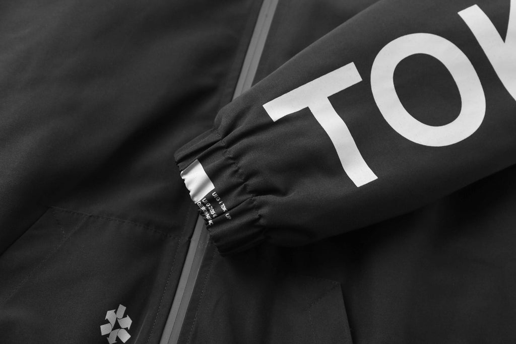 Schwarze Winter-Parkajacke aus Tokio